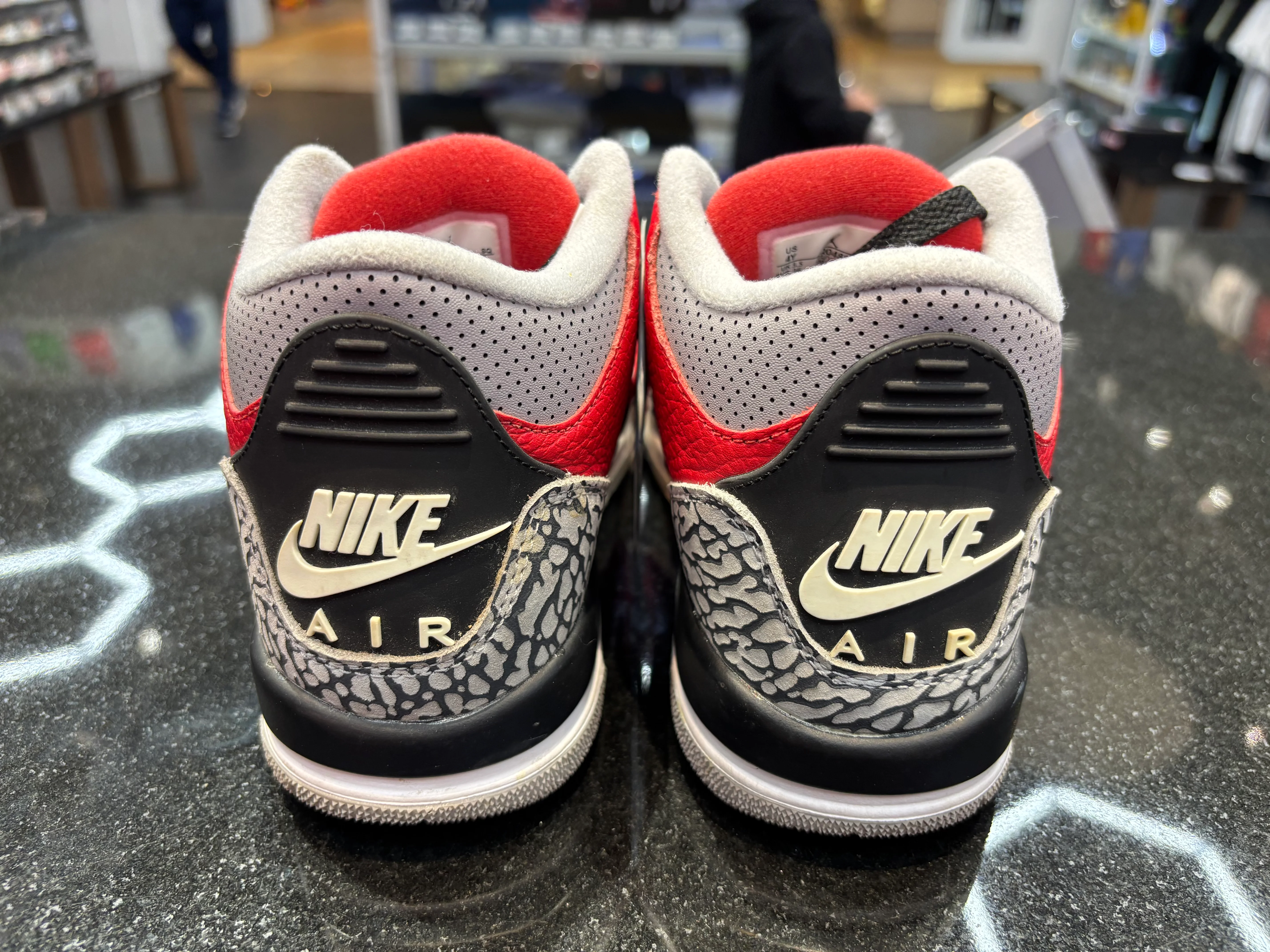 PRE OWNED Air Jordan Retro 3 "Red Cement" GS - Image 4