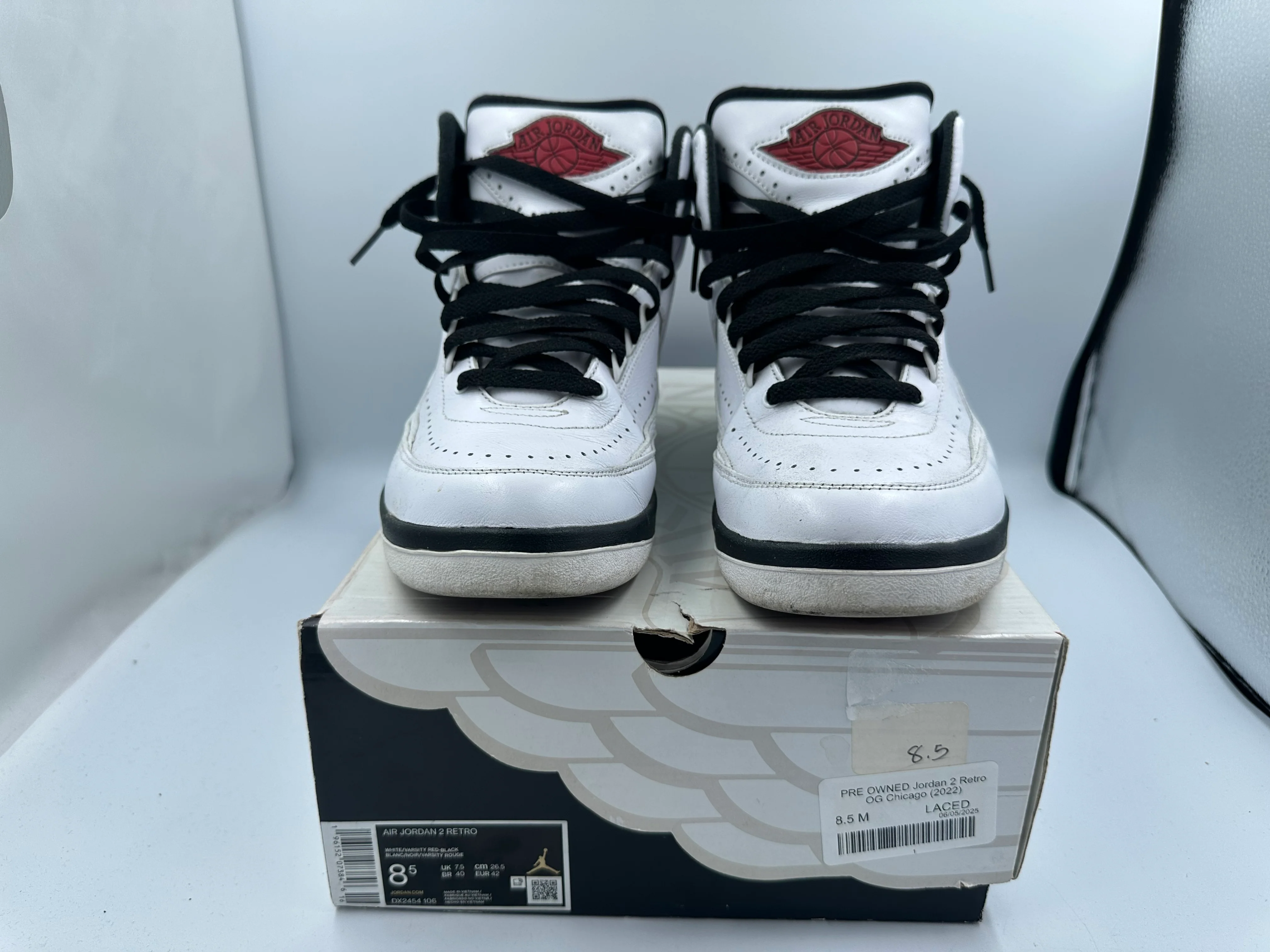 PRE OWNED Jordan 2 Retro OG Chicago (2022) - Image 3
