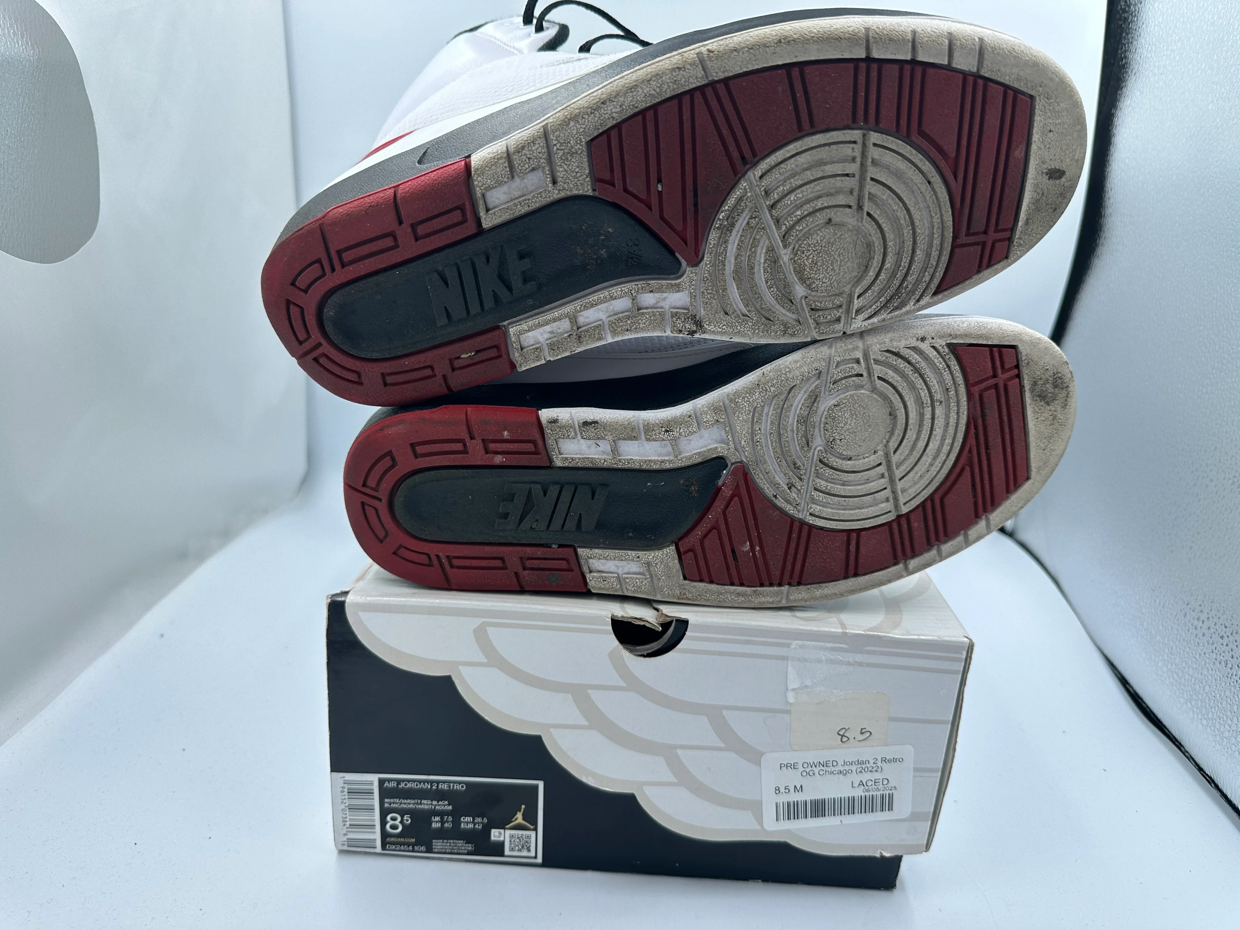 PRE OWNED Jordan 2 Retro OG Chicago (2022) - Image 4